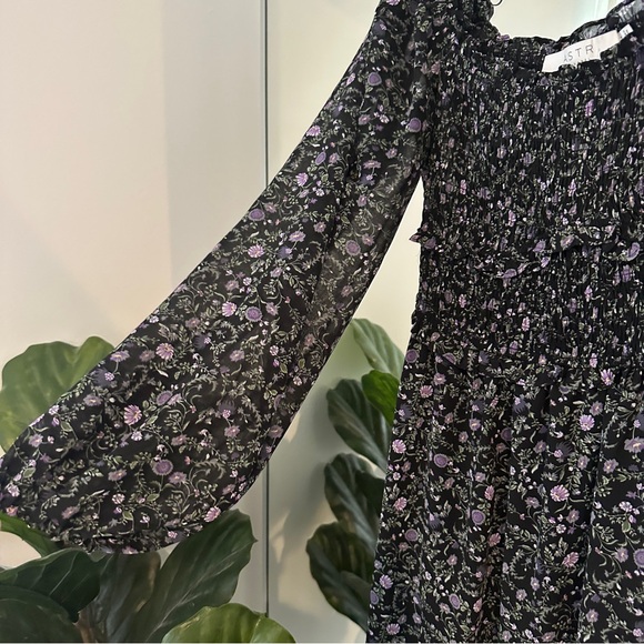 astr the label Smocked Bodice Long Sleeve black purple floral - Picture 3 of 7